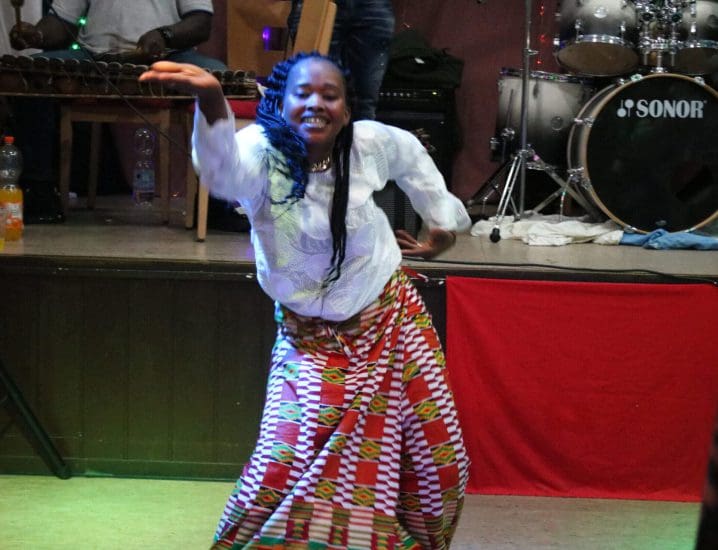 La Grande Mamaya La Grande Mamaya Tänzerin afrikanischer Kultur